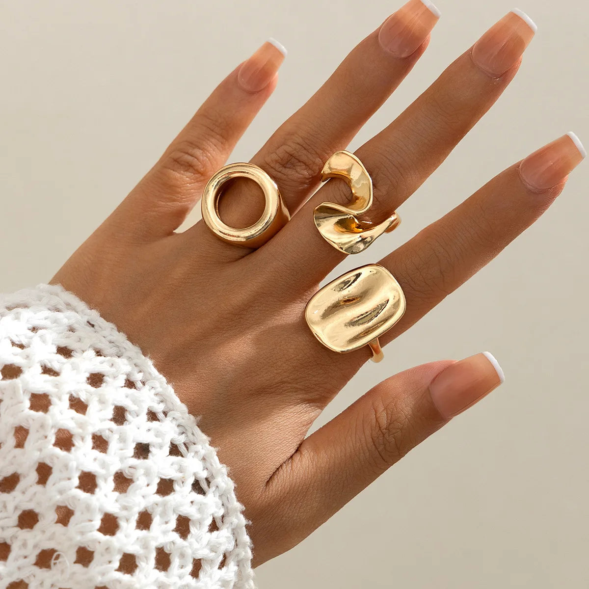 Personnalité tendance métal géométrique évidé torsion Surface lisse goutte d'eau câlin ouverture anneaux pour les femmes concepteur bijoux cadeau