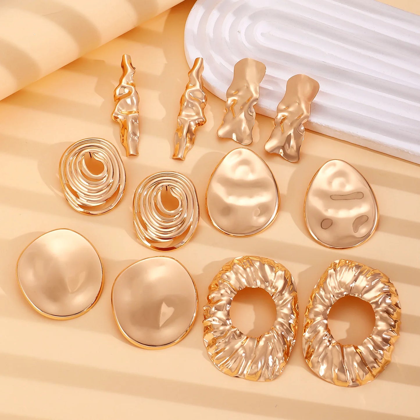 Boucles d'oreilles ovales en forme de cœur en or exagéré pour femme, boucle d'oreille en métal, bijoux géométriques déformés irréguliers, tendance 2025