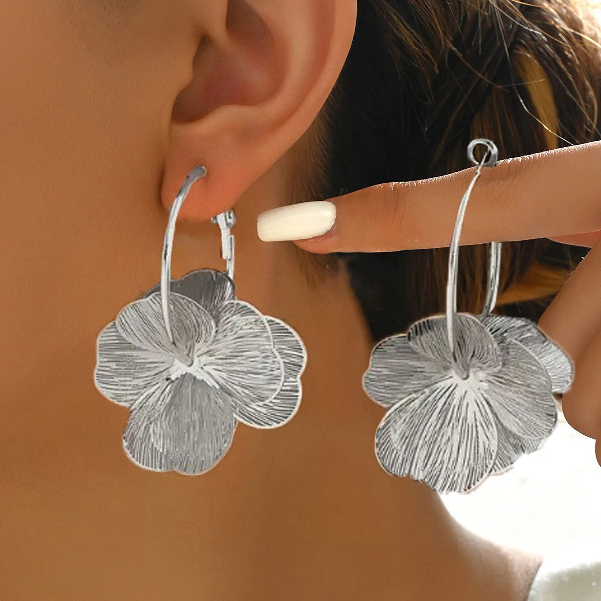LATS exagérer couleur or grande fleur boucles d'oreilles pour les femmes personnalité mode oreille crochet métal charme bijoux accessoires cadeaux