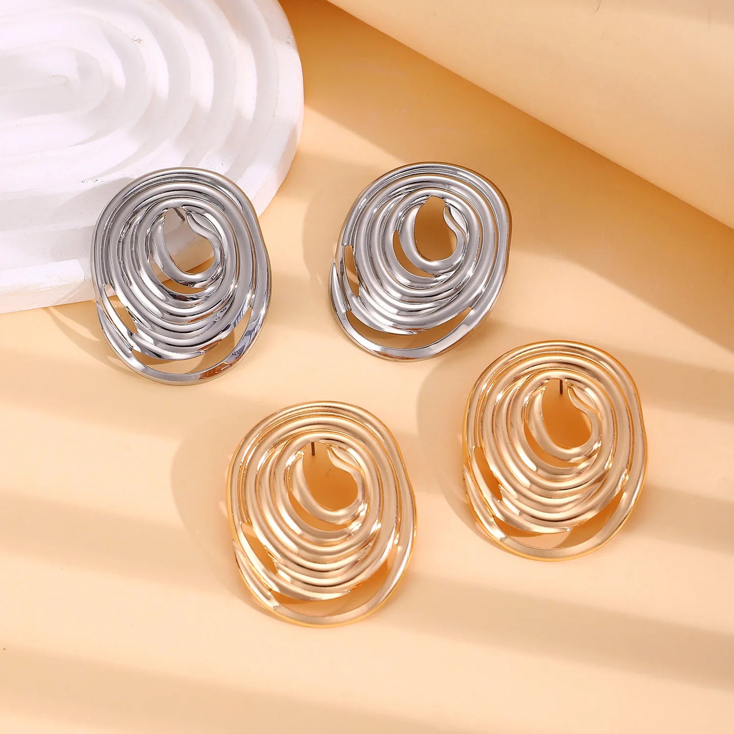 Boucles d'oreilles ovales en forme de cœur en or exagéré pour femme, boucle d'oreille en métal, bijoux géométriques déformés irréguliers, tendance 2025