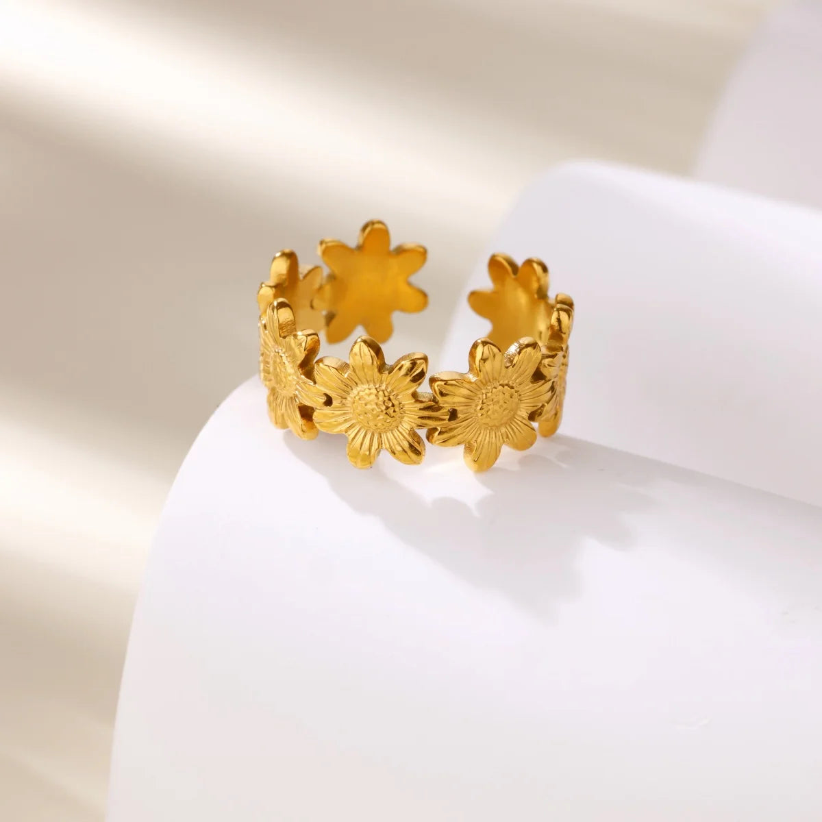 Bagues à fleurs délicates en acier inoxydable pour femmes, couleur or, à la mode, élégantes, polyvalentes, larges, bijoux à usage quotidien