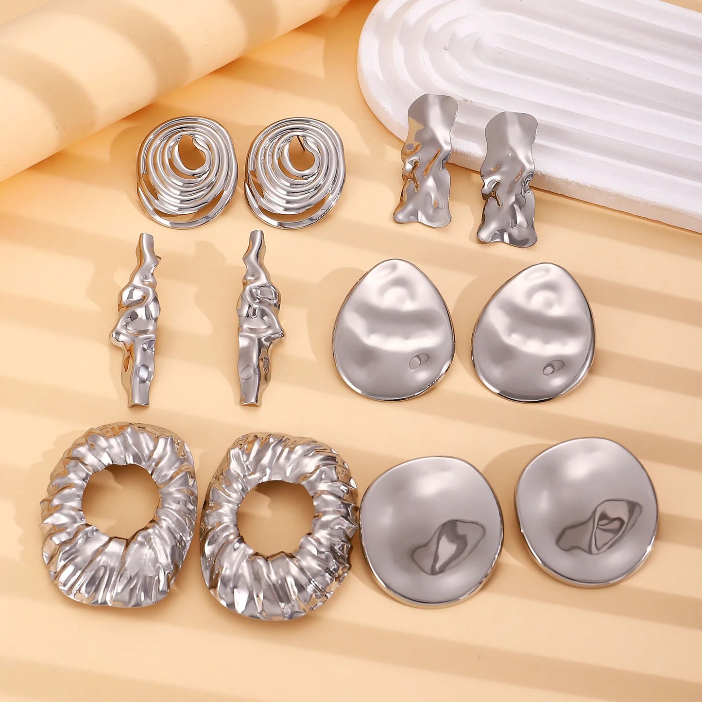 Boucles d'oreilles ovales en forme de cœur en or exagéré pour femme, boucle d'oreille en métal, bijoux géométriques déformés irréguliers, tendance 2025