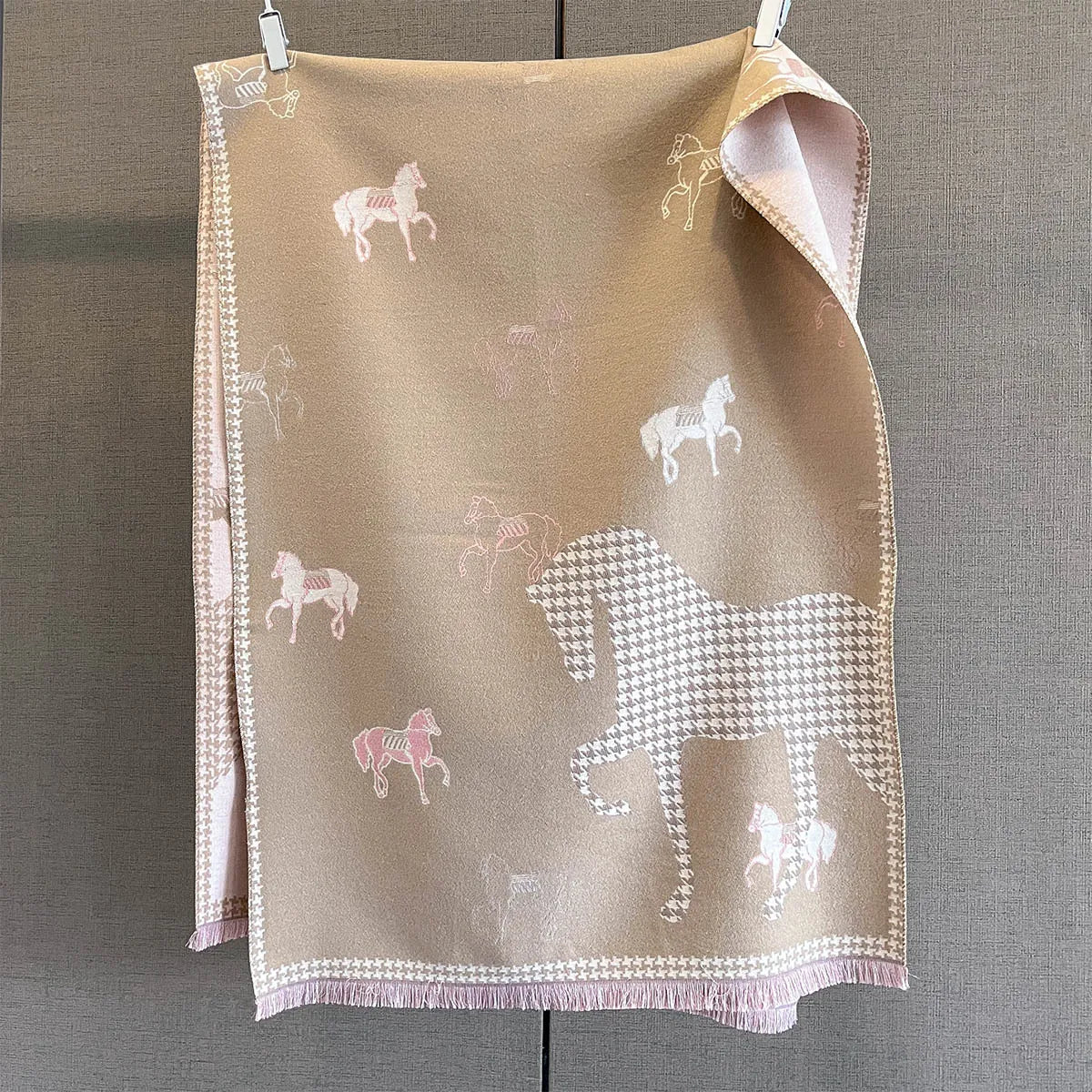 Echarpe nouveau rétro cheval imprimé écharpe pour femmes Design de luxe vêtements d'extérieur automne hiver 2025 épais chaud cou-protection châle enveloppement