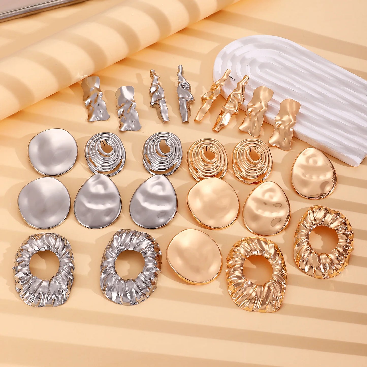 Boucles d'oreilles ovales en forme de cœur en or exagéré pour femme, boucle d'oreille en métal, bijoux géométriques déformés irréguliers, tendance 2025