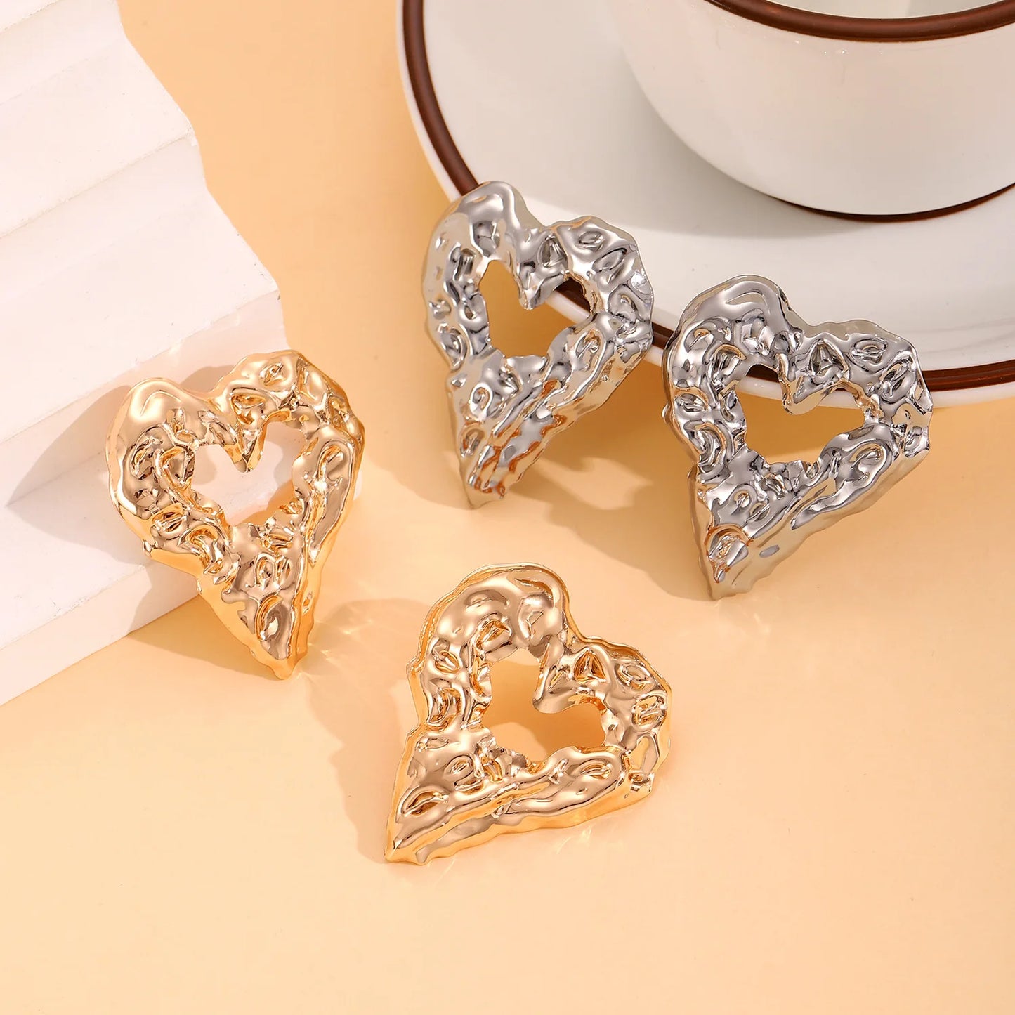 Boucles d'oreilles ovales en forme de cœur en or exagéré pour femme, boucle d'oreille en métal, bijoux géométriques déformés irréguliers, tendance 2025