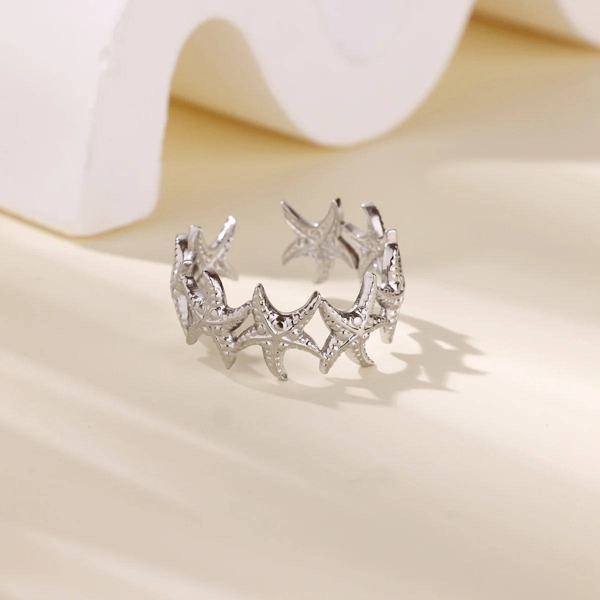 Bagues à fleurs délicates en acier inoxydable pour femmes, couleur or, à la mode, élégantes, polyvalentes, larges, bijoux à usage quotidien